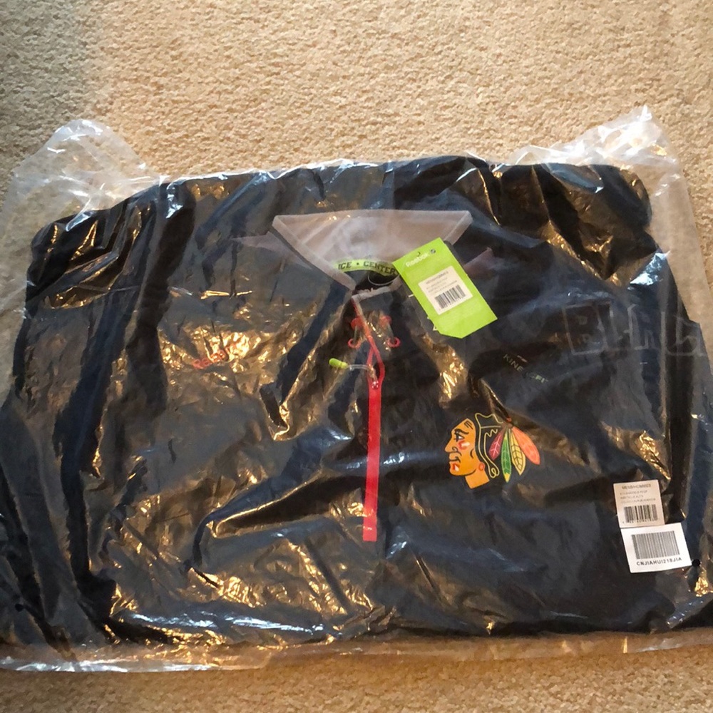 Men’s Blackhawks pullover jacket